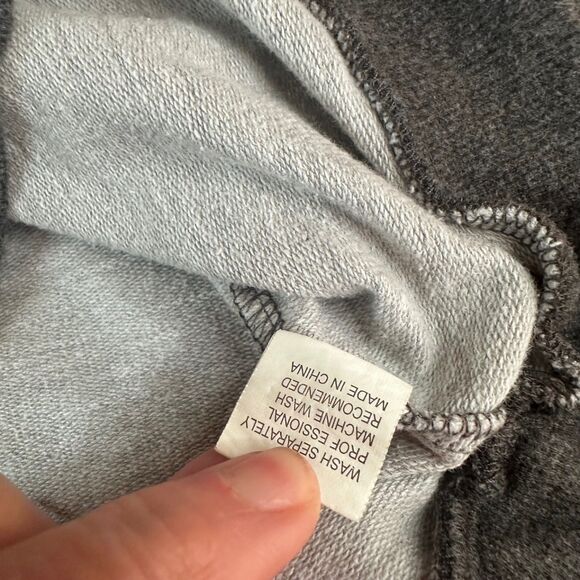 Kids Christmas Santa Sweatshirt Gray Red Ho Ho Ho Pullover Size 120 (5–6Y) - Picture 5 of 5